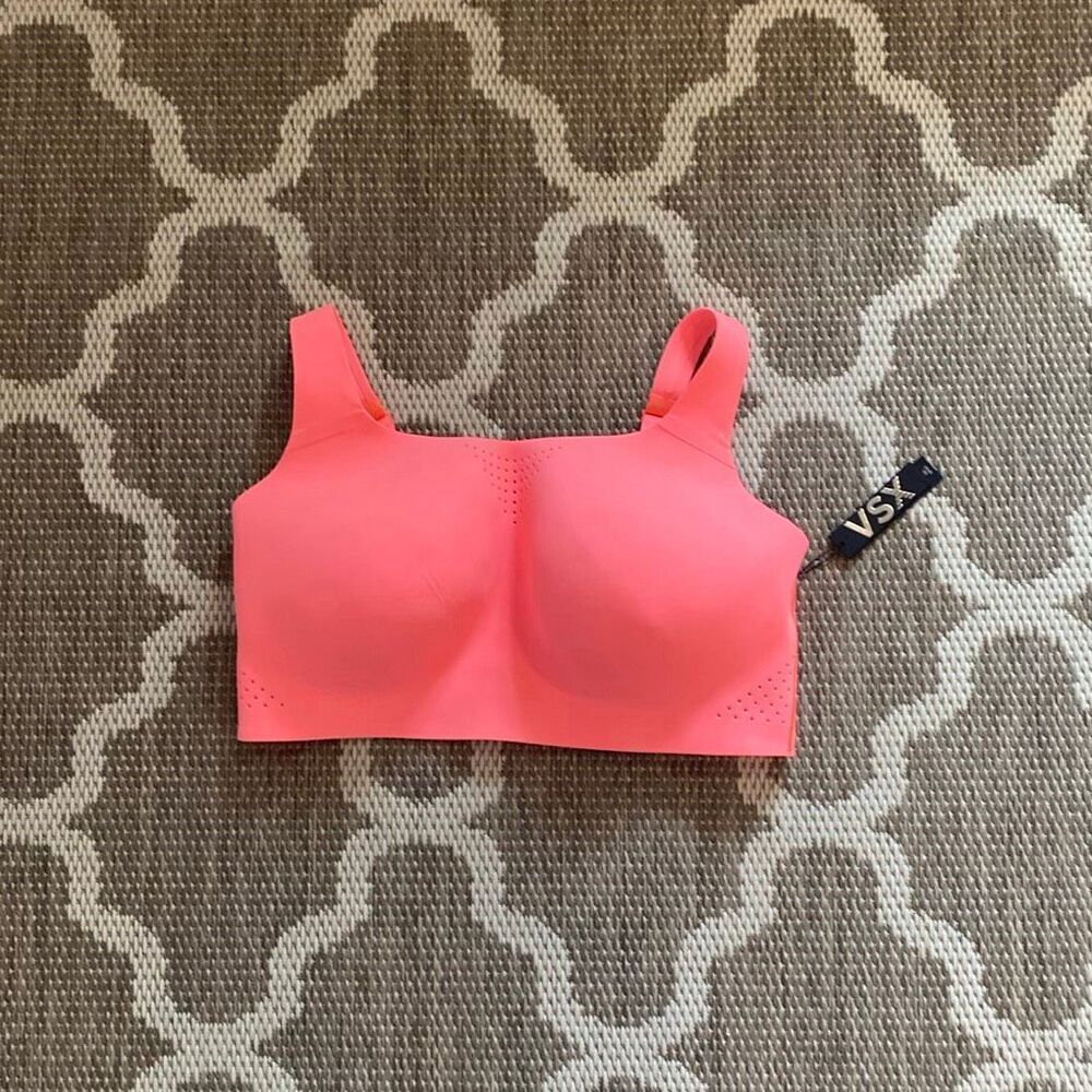 Victoria’s Secret sports bra featherweight max sports bra size 38DDD